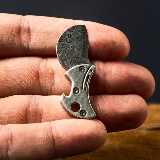 Compacte flesopener van titanium & EDC-snijder